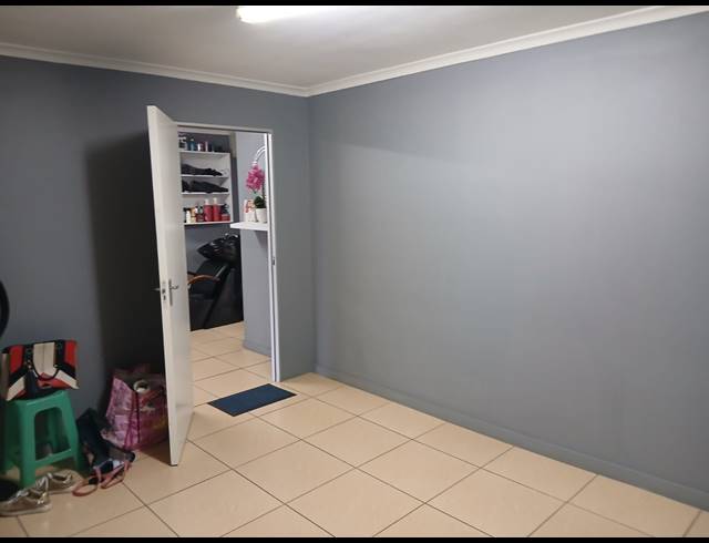 800M² BUILDING FOR SALE IN SPARKS ESTATE